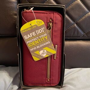 NWT Travelon RFID Blocking Zip Wallet